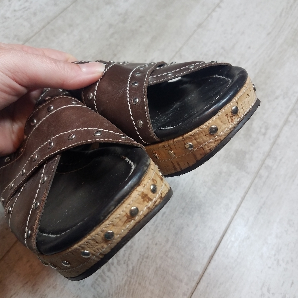 Donald Pliner Syra Brown Strappy Studded Wedges 8 - Picture 6 of 9